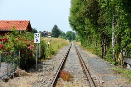 Bahnhof Engelhof Ausfahrt Nord 420x280 - Zugverbindung nach Laakirchen