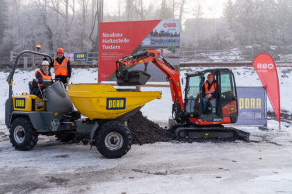 Spatenstich fuer die neue Haltestelle Tosters mit grossem Geraet 420x280 - Mobilitätsoffensive in Feldkirch
